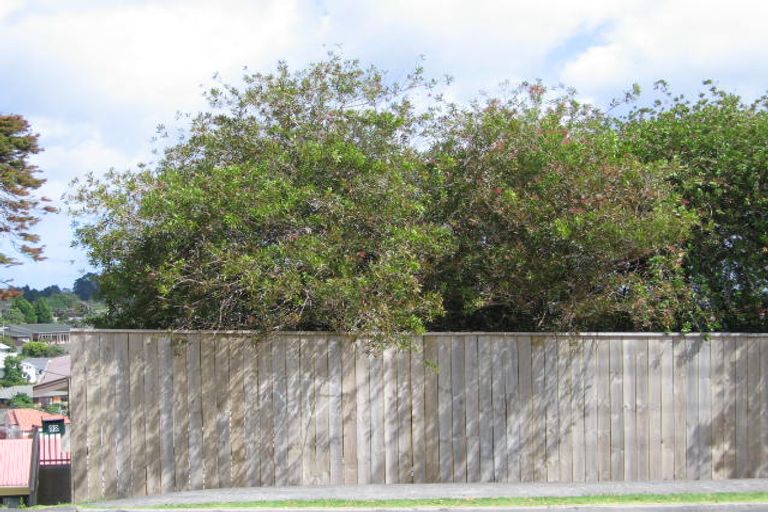 Photo of property in 1/32 Sunset Road, Unsworth Heights, Auckland, 0632