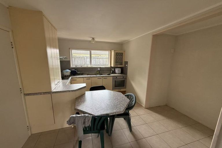 Photo of property in 2/3 Hedge Row, Sunnyhills, Auckland, 2010