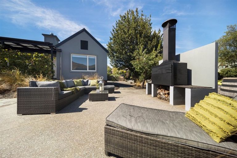 Photo of property in 33 Oregon Drive, Kelvin Heights, Queenstown, 9300