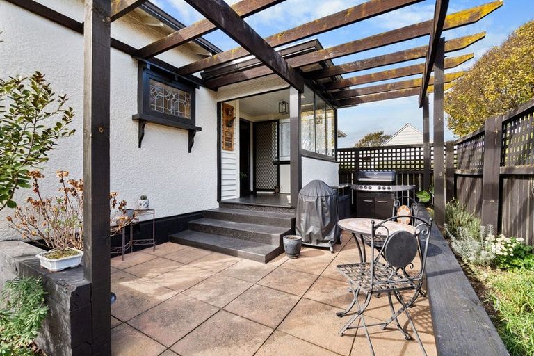 Photo of property in 102 Somerfield Street, Somerfield, Christchurch, 8024