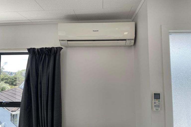 Photo of property in 4 Luxor Place, Massey, Auckland, 0614