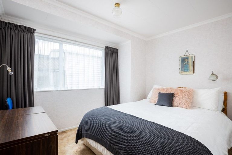 Photo of property in 68 Riversdale Drive, Merrilands, New Plymouth, 4312