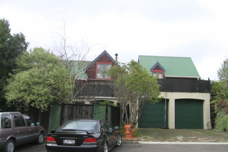 Photo of property in 5 Newnham Court, Tawa, Wellington, 5028