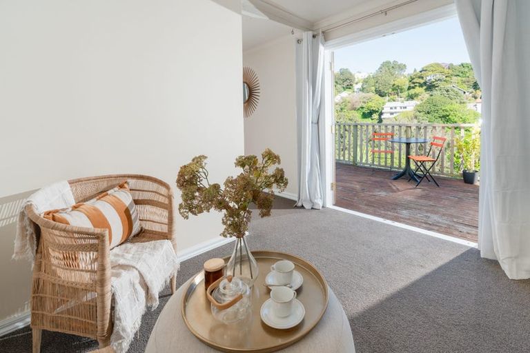 Photo of property in 58 Fairview Crescent, Kelburn, Wellington, 6012