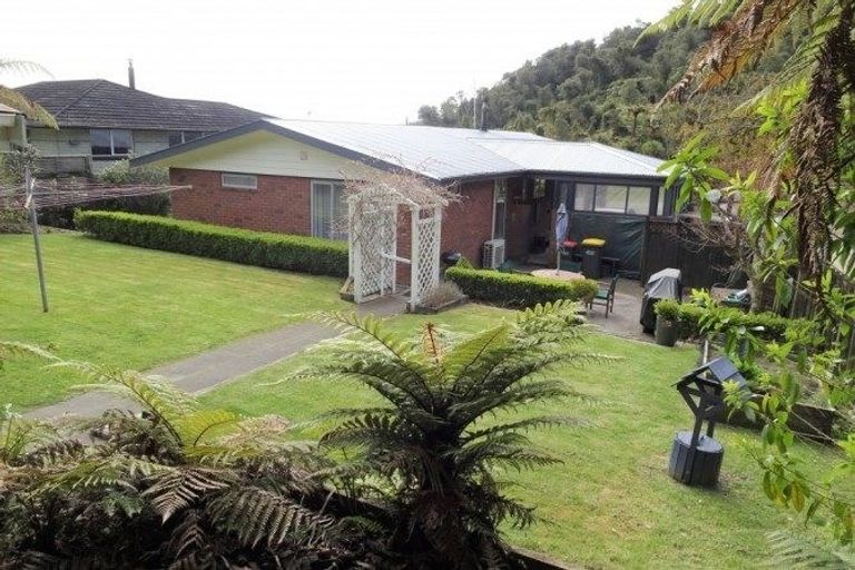 Photo of property in 21 Coates Street, Greymouth, 7805