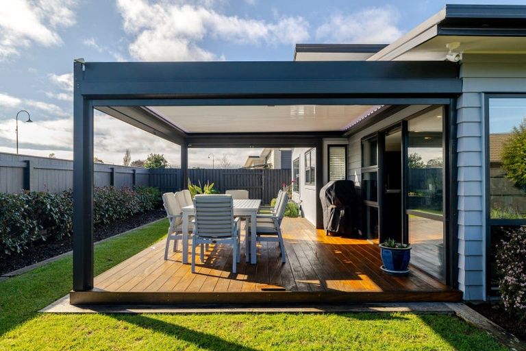 Photo of property in 25 Chestnut Close, Kelvin Grove, Palmerston North, 4414