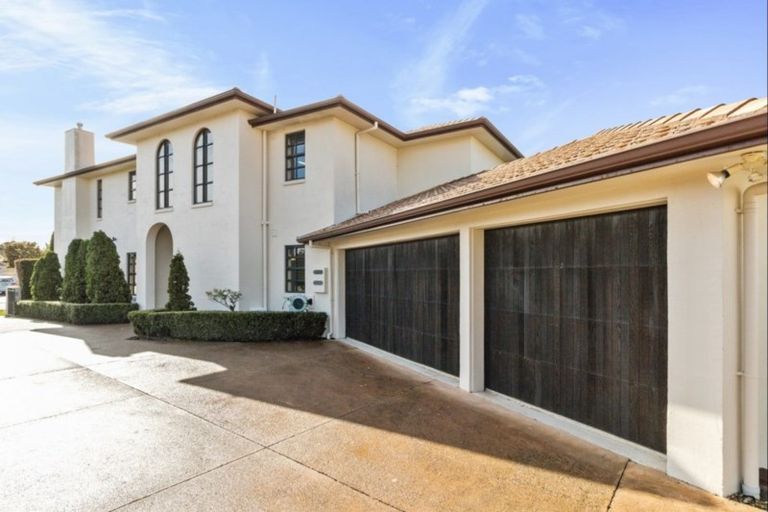 Photo of property in 33 Point View Drive, East Tamaki Heights, Auckland, 2016
