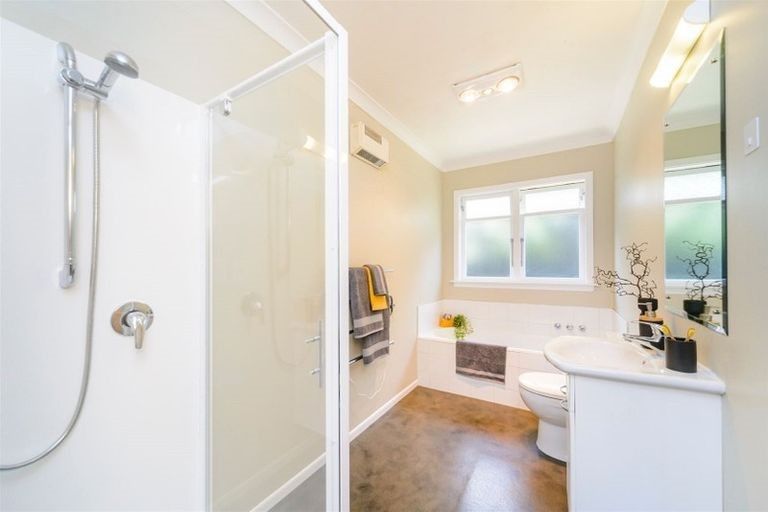 Photo of property in 16 Newcastle Street, Hokowhitu, Palmerston North, 4410