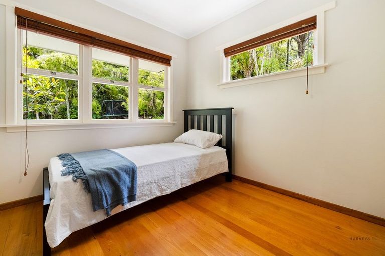 Photo of property in 15 Sylvan Valley Avenue, Titirangi, Auckland, 0604