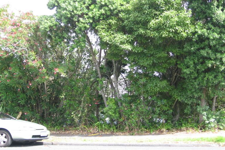 Photo of property in 2/154 East Coast Road, Forrest Hill, Auckland, 0620