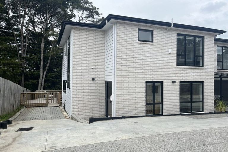 Photo of property in 5/147c Carlisle Road, Northcross, Auckland, 0632