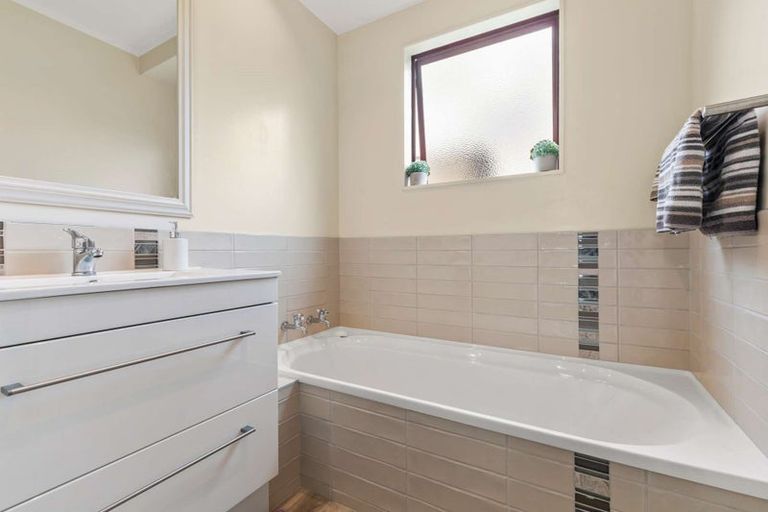 Photo of property in 51a Collins Road, Melville, Hamilton, 3206