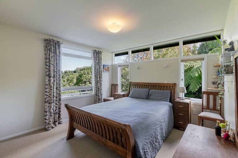 Photo of property in 8 Christina Grove, Normandale, Lower Hutt, 5010