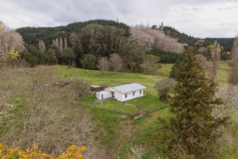 Photo of property in 921 Ongo Road, Hunterville, 4782