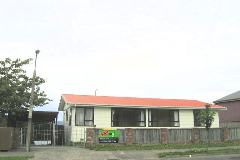 Photo of property in 19 Aniseed Grove, Timberlea, Upper Hutt, 5018