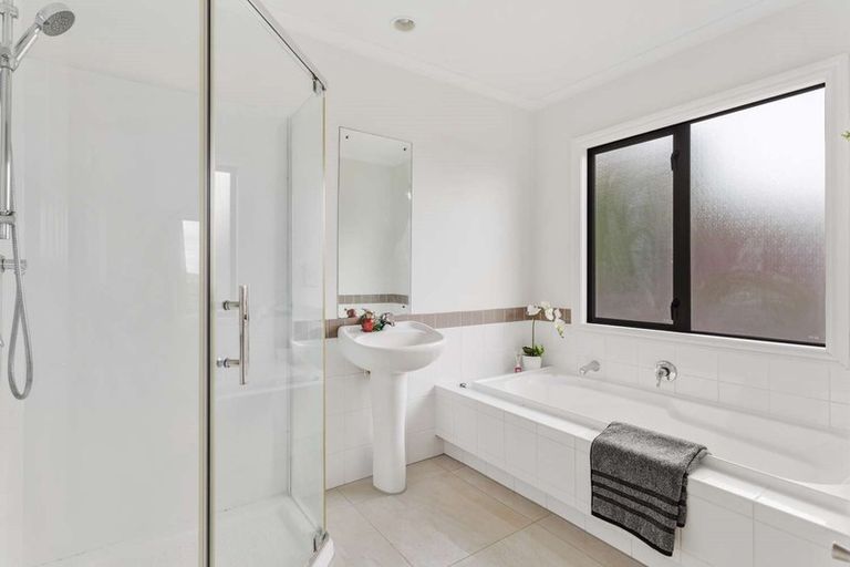 Photo of property in 29 Manu Place, Pinehill, Auckland, 0632