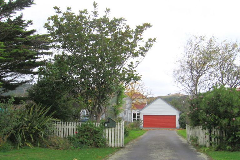Photo of property in 3 Luckie Street, Tawa, Wellington, 5028