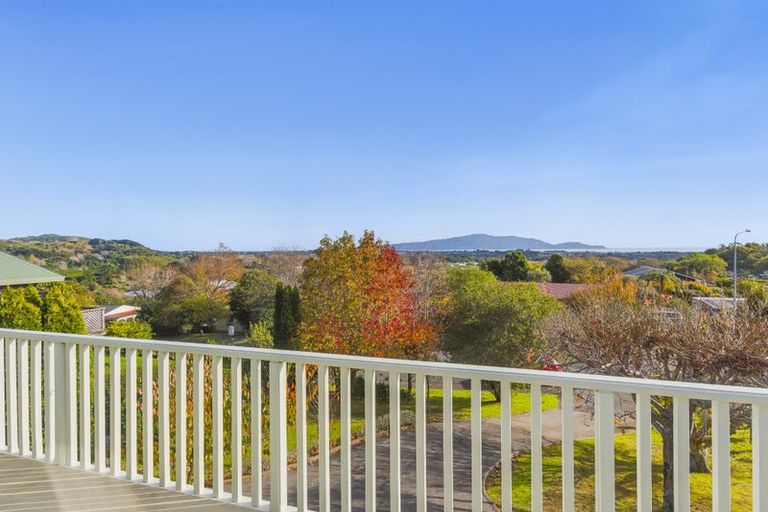 Photo of property in 47 Kakariki Grove, Waikanae, 5036