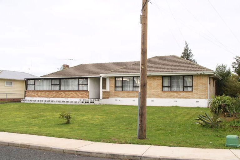 Photo of property in 8 Malcolm Place, Mangere East, Auckland, 2024