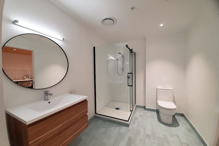 Photo of property in 155 Queen Street, Northcote Point, Auckland, 0627