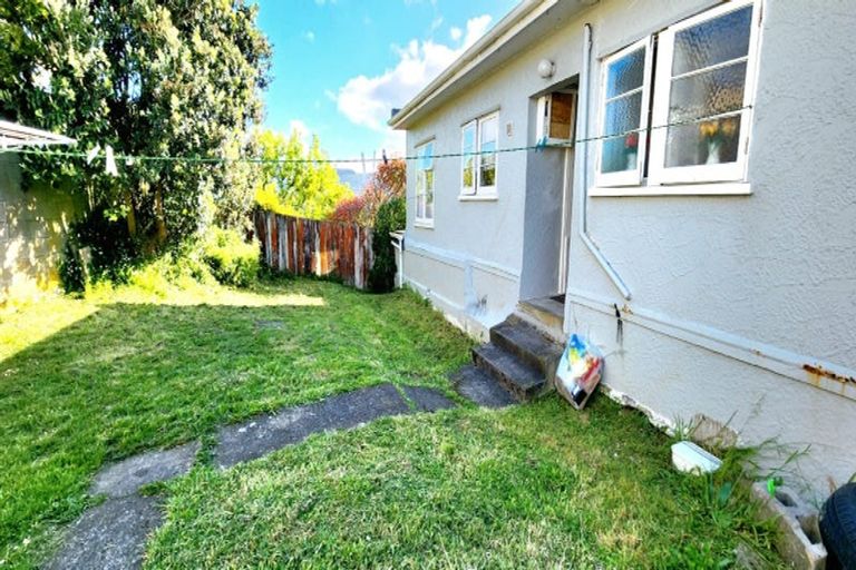 Photo of property in 18 Collins Avenue, Tawa, Wellington, 5028