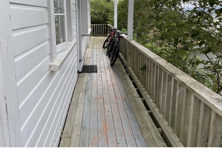 Photo of property in 26 Lerwick Terrace, Melrose, Wellington, 6023