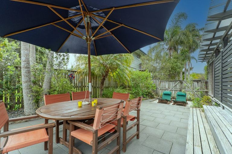 Photo of property in 29 Oyster Drive, Cooks Beach, Whitianga, 3591