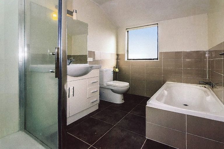 Photo of property in 1/19 Bond Crescent, Forrest Hill, Auckland, 0620