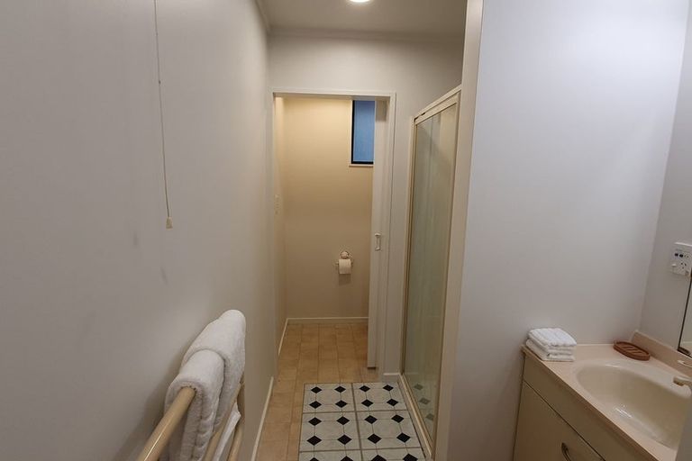 Photo of property in 6 Creswick Terrace, Northland, Wellington, 6012