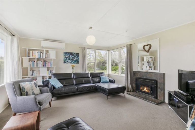 Photo of property in 102 Taiapa Road, Muriwai, Waimauku, 0881