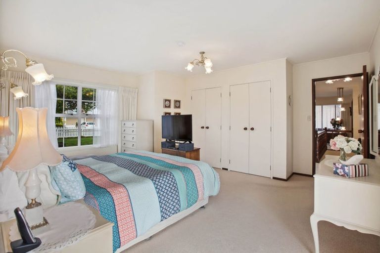 Photo of property in 5 Essington Place, Half Moon Bay, Auckland, 2012