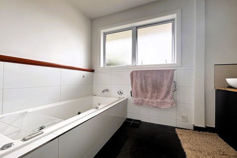 Photo of property in 15 Deepdale Street, Burnside, Christchurch, 8053