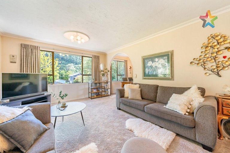 Photo of property in 80 Gemstone Drive, Birchville, Upper Hutt, 5018