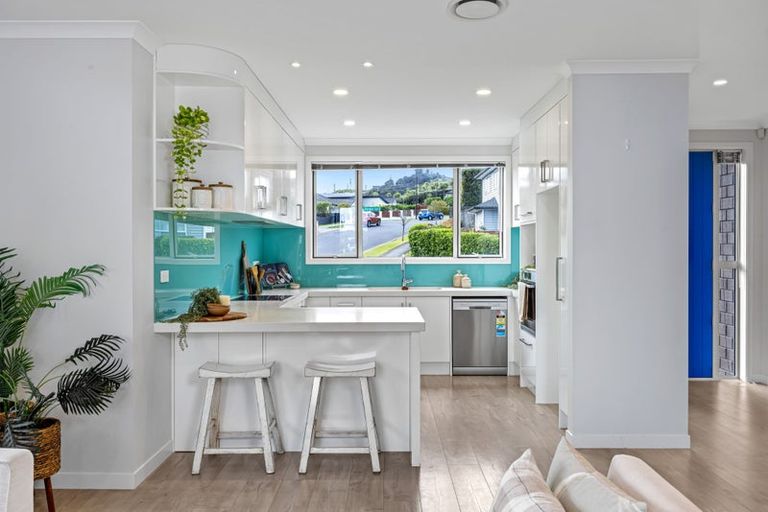 Photo of property in 11 Ian Gordon Lane, Orewa, 0931