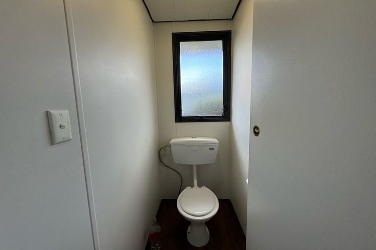 Photo of property in 2/76 Parrs Cross Road, Henderson, Auckland, 0612