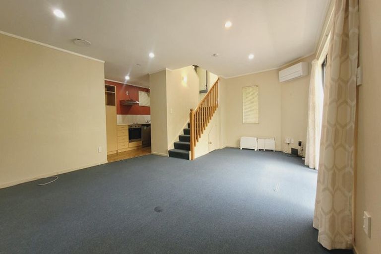 Photo of property in 35 Olivia Crescent, Tawa, Wellington, 5028