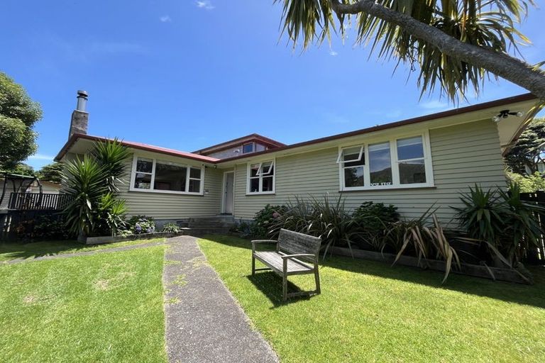 Photo of property in 5 Smith Street, Paekakariki, 5034