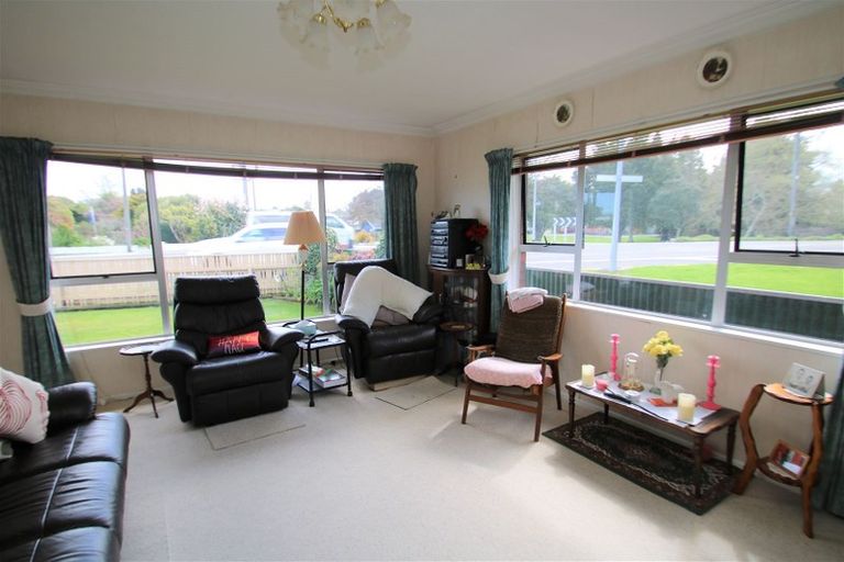 Photo of property in 380 Oxford Street, Levin, 5510