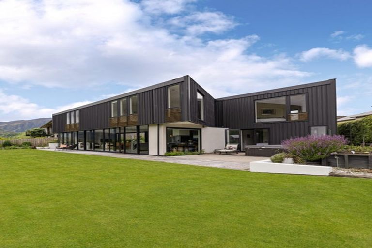 Photo of property in 20 Advance Terrace, Arrowtown, 9302