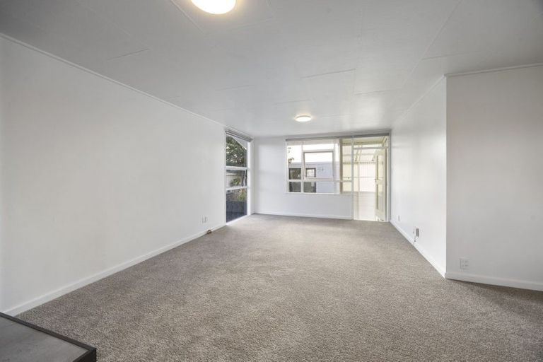 Photo of property in 6 Calgher Avenue, Waitara, 4320