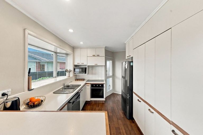 Photo of property in 34 Wychwood Crescent, Bishopdale, Christchurch, 8053