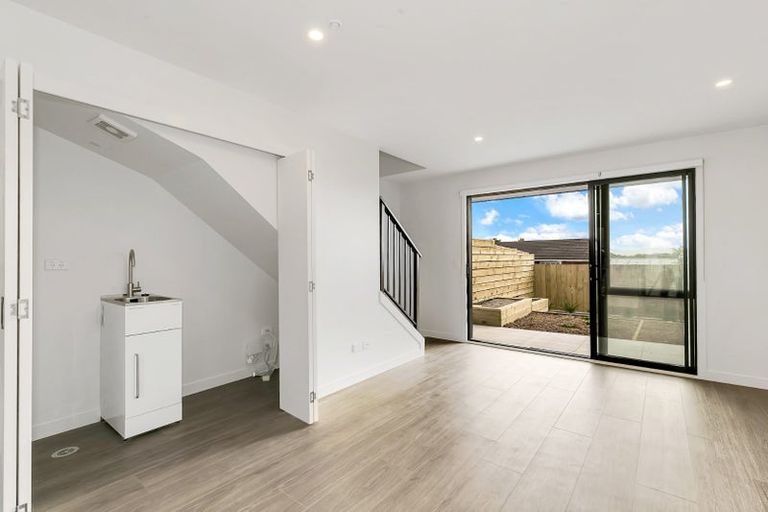 Photo of property in 22 Whanui Place, Mangere Bridge, Auckland, 2022