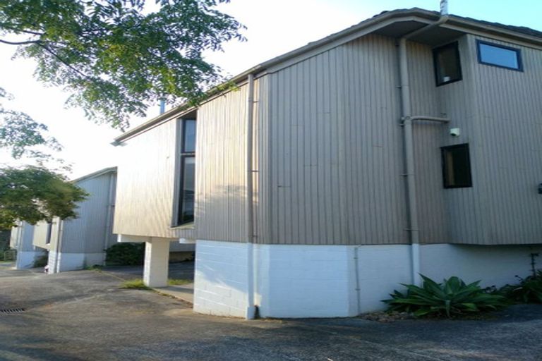 Photo of property in 2/45 Rawene Road, Birkenhead, Auckland, 0626