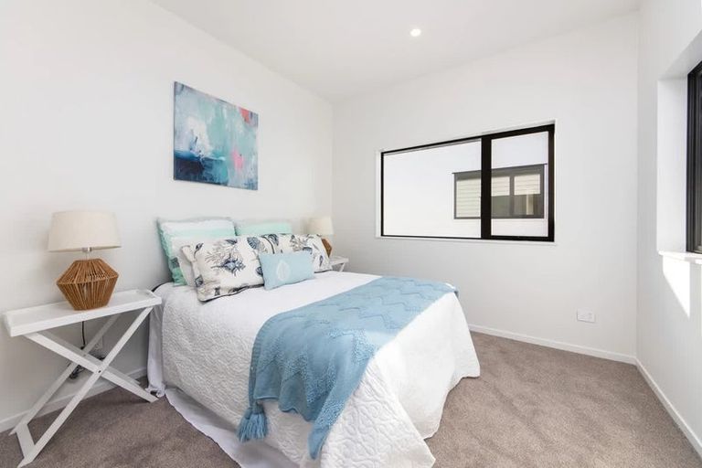 Photo of property in 7a Buisson Glade, West Harbour, Auckland, 0618