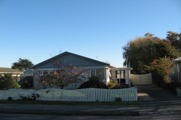 Photo of property in 74 Palmers Road, New Brighton, Christchurch, 8083
