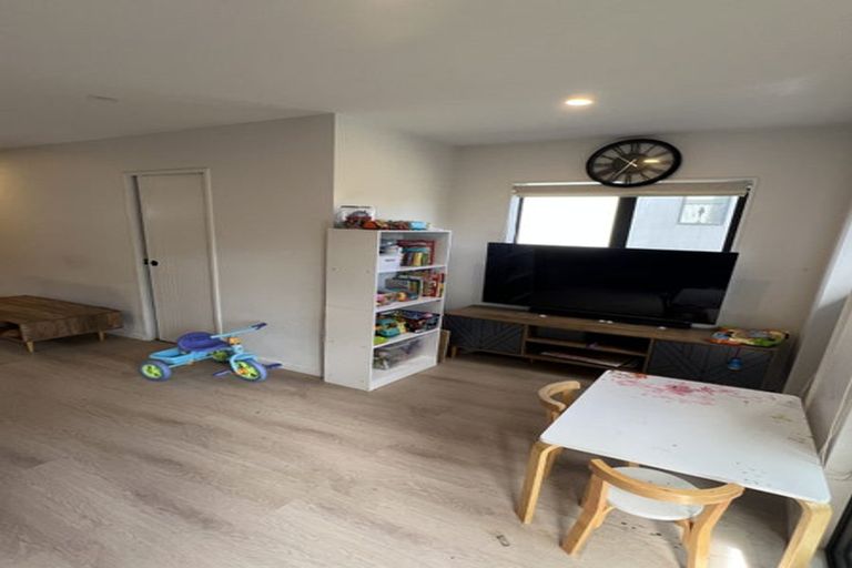 Photo of property in 1/72 Tiraumea Drive, Pakuranga, Auckland, 2010