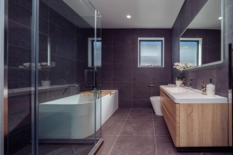 Photo of property in 8 Poutawa Lane, Clarks Beach, 2122