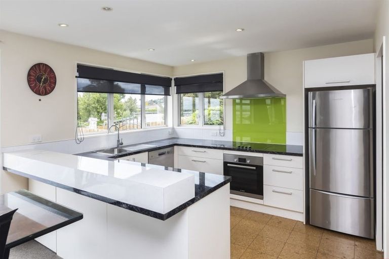 Photo of property in 42 Moncks Spur Road, Redcliffs, Christchurch, 8081