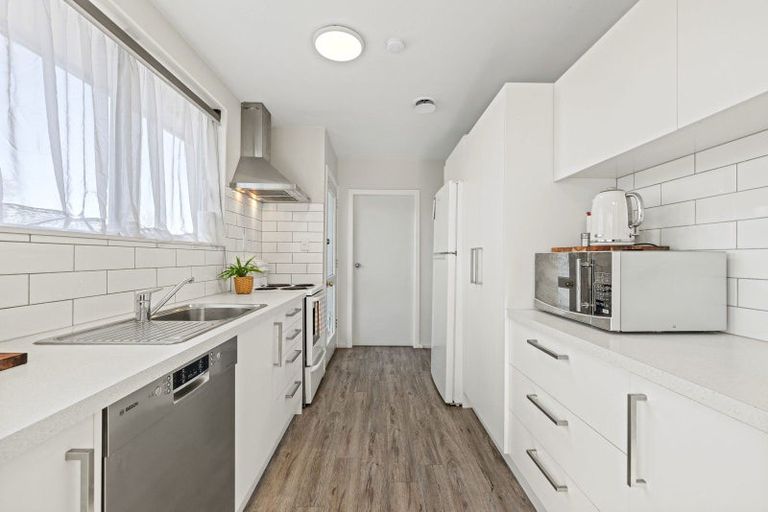 Photo of property in 21 Besant Place, Avondale, Christchurch, 8061