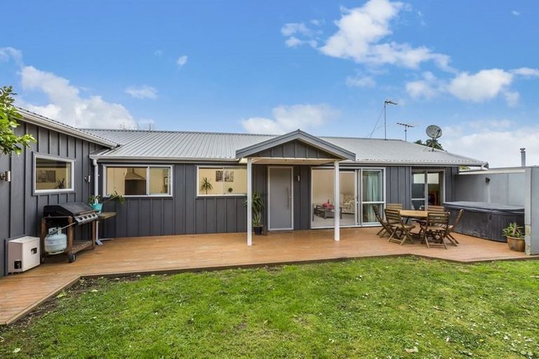 Photo of property in 24 Springtime Crescent, Stanmore Bay, Whangaparaoa, 0932